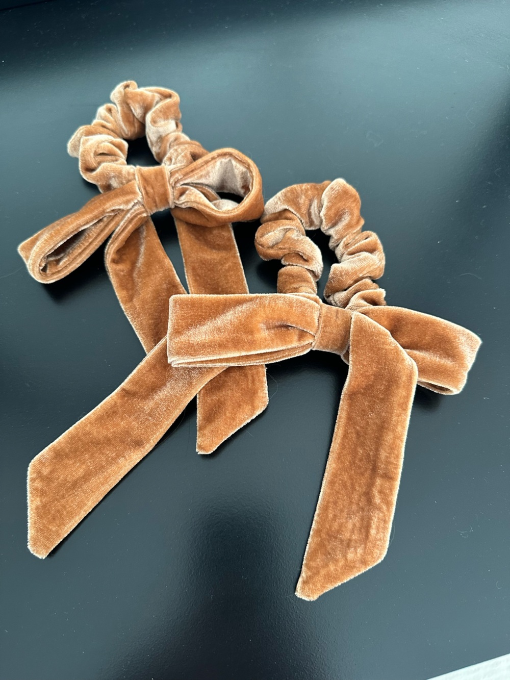 Anthropologie Velvet Bow Scrunchie Hair Ties (2)